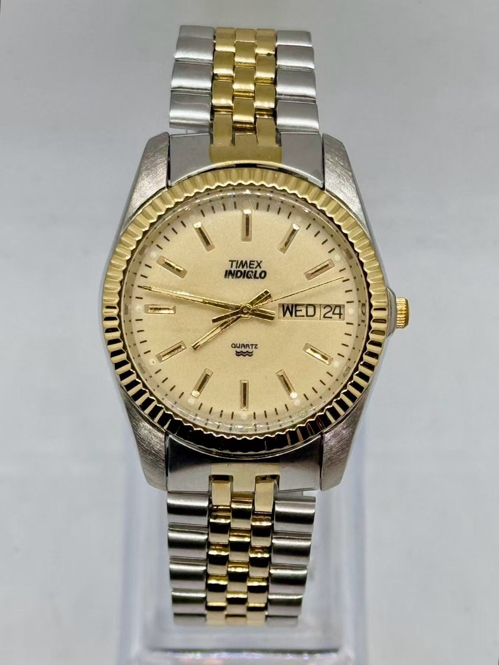 Vintage Timex Indiglo Men’s Quartz Two Tone Watch 33mm Day Date New Battery Runs